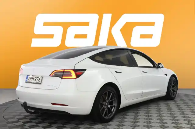 Valkoinen Sedan, Tesla Model 3 – XRM-976