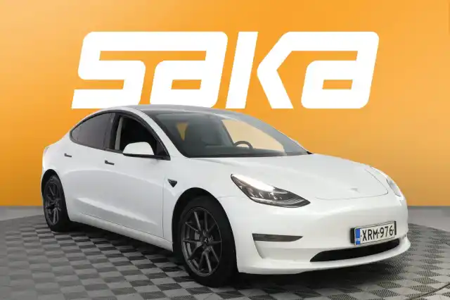 Valkoinen Sedan, Tesla Model 3 – XRM-976