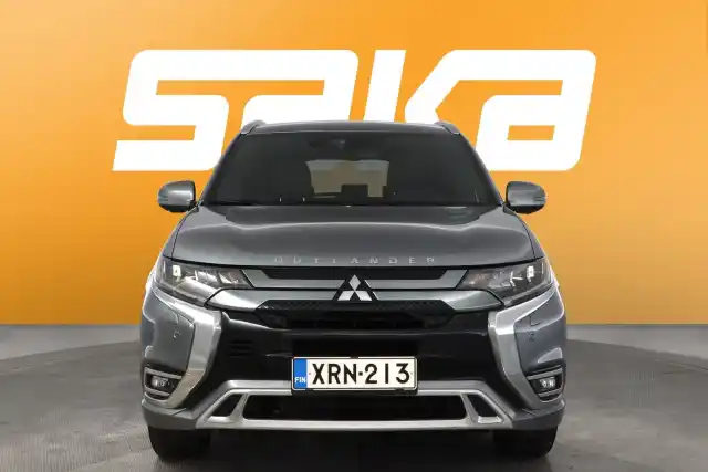 Harmaa Maastoauto, Mitsubishi OUTLANDER PHEV – XRN-213