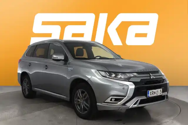 Harmaa Maastoauto, Mitsubishi OUTLANDER PHEV – XRN-213