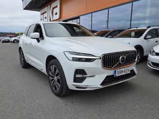 Valkoinen Maastoauto, Volvo XC60 – XRN-624