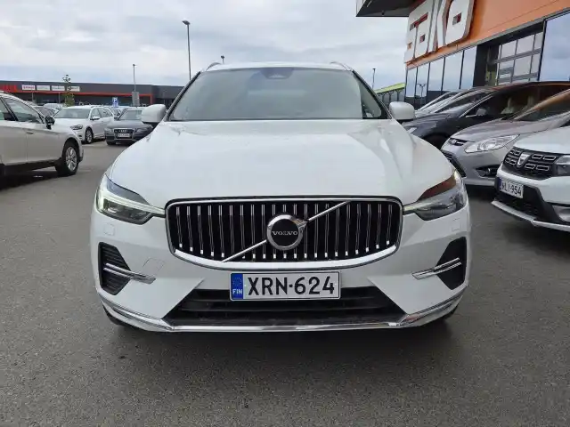 Valkoinen Maastoauto, Volvo XC60 – XRN-624