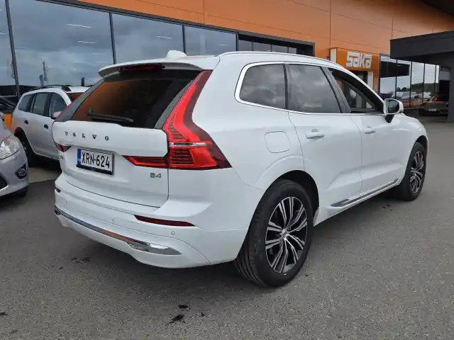 Valkoinen Maastoauto, Volvo XC60 – XRN-624