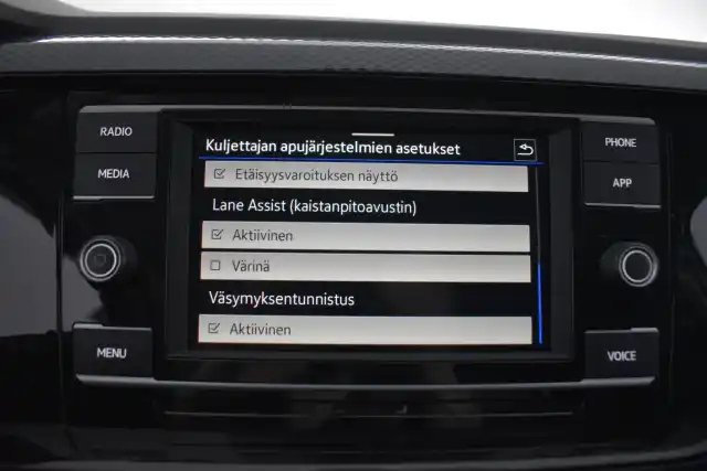 Valkoinen Viistoperä, Volkswagen Polo – XRN-935