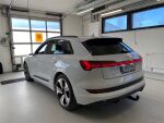 Valkoinen Maastoauto, Audi e-tron – XRO-290, kuva 2