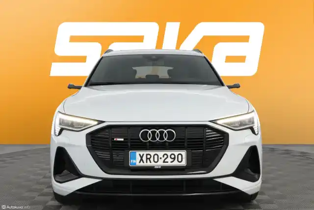 Valkoinen Maastoauto, Audi e-tron – XRO-290