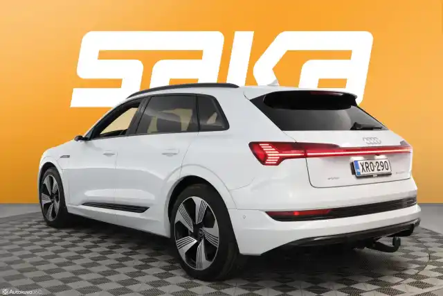 Valkoinen Maastoauto, Audi e-tron – XRO-290