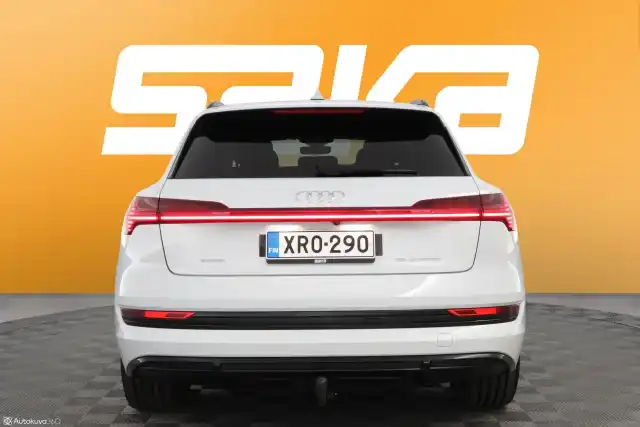 Valkoinen Maastoauto, Audi e-tron – XRO-290