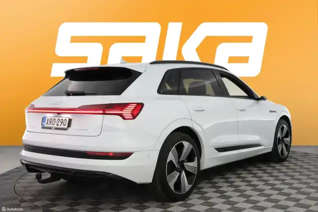 Valkoinen Maastoauto, Audi e-tron – XRO-290