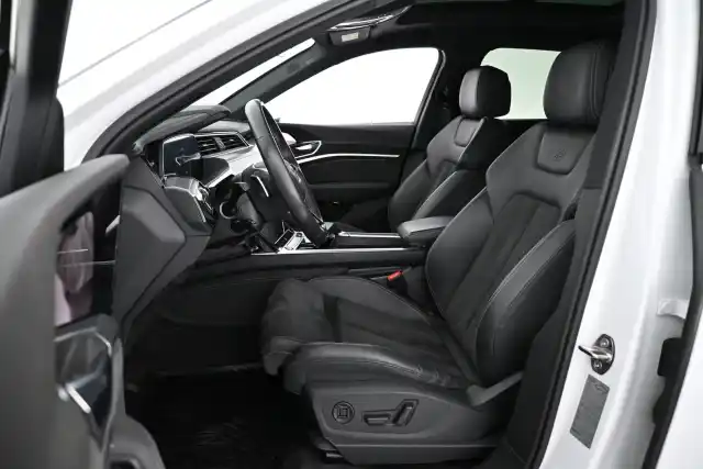 Valkoinen Maastoauto, Audi e-tron – XRO-290