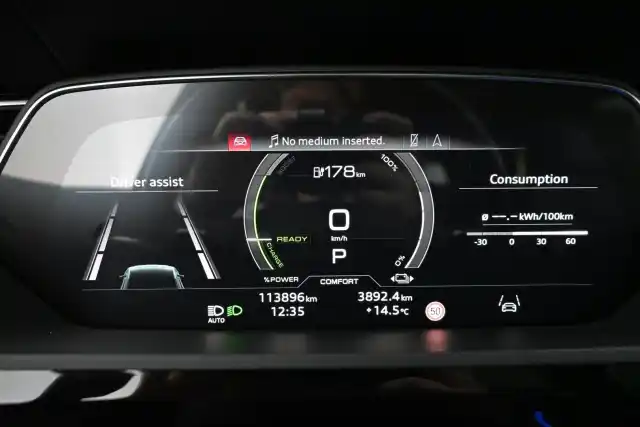 Valkoinen Maastoauto, Audi e-tron – XRO-290
