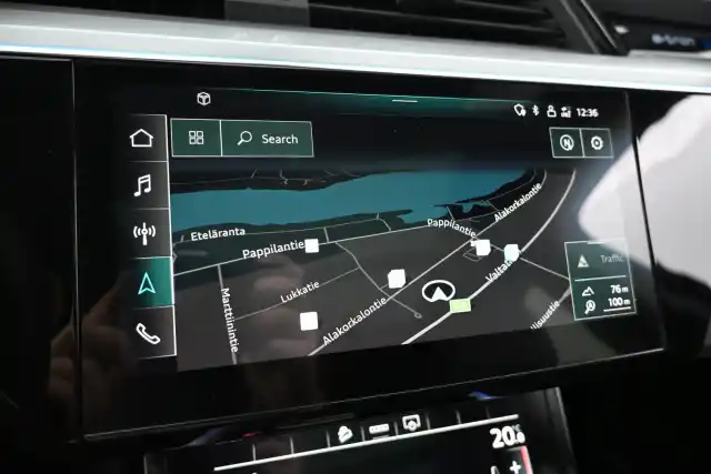 Valkoinen Maastoauto, Audi e-tron – XRO-290