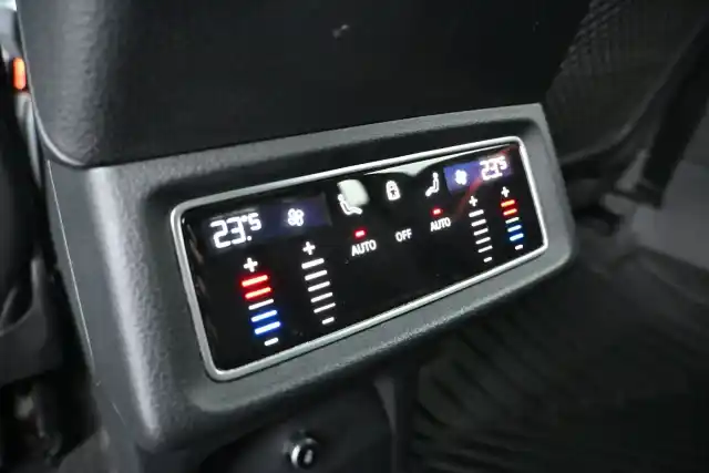 Valkoinen Maastoauto, Audi e-tron – XRO-290