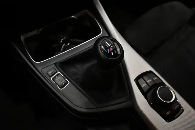 Valkoinen Viistoperä, BMW 118 – XRO-384