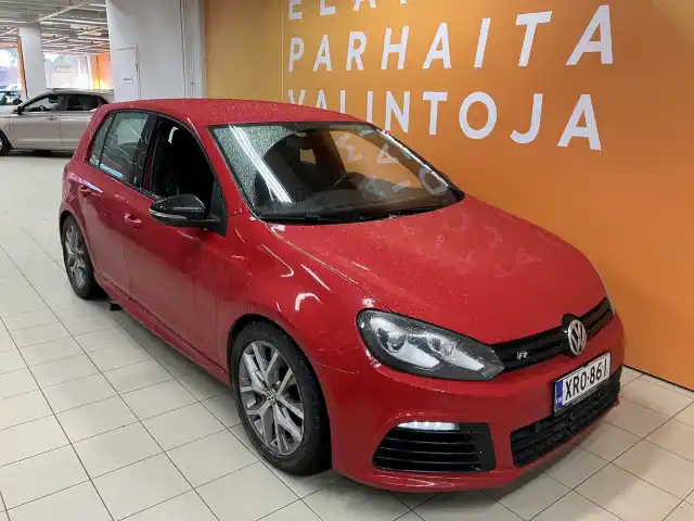 Punainen Viistoperä, Volkswagen Golf – XRO-861