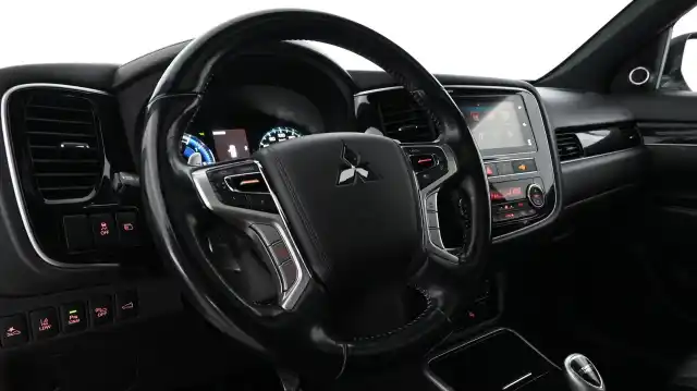 Valkoinen Farmari, Mitsubishi OUTLANDER PHEV – XRP-169