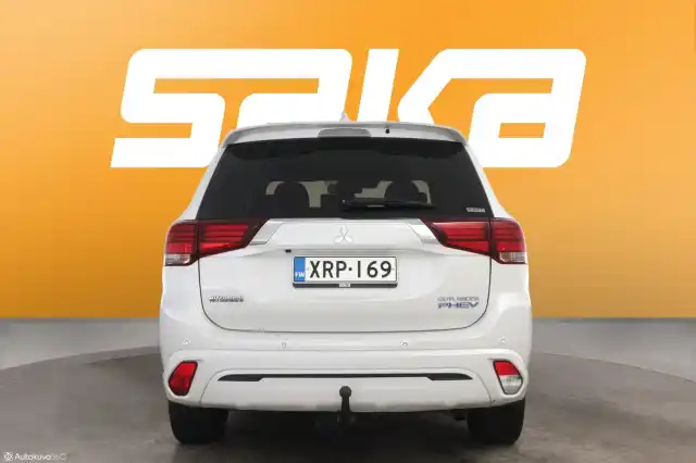 Valkoinen Farmari, Mitsubishi OUTLANDER PHEV – XRP-169