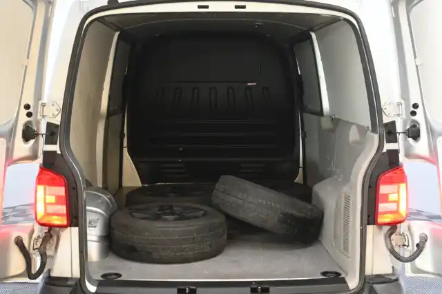 Hopea Pakettiauto, Volkswagen Transporter – XRP-311