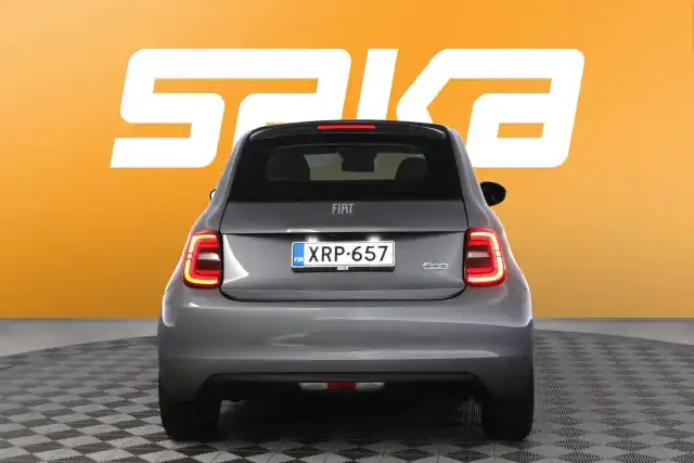 Harmaa Avoauto, Fiat 500e – XRP-657