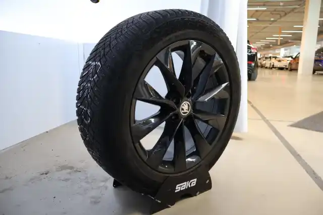 Musta Maastoauto, Skoda Enyaq – XRP-861