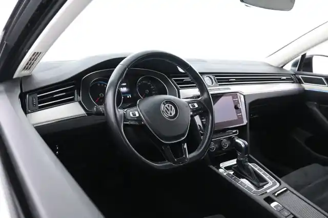 Musta Farmari, Volkswagen Passat – XRP-904