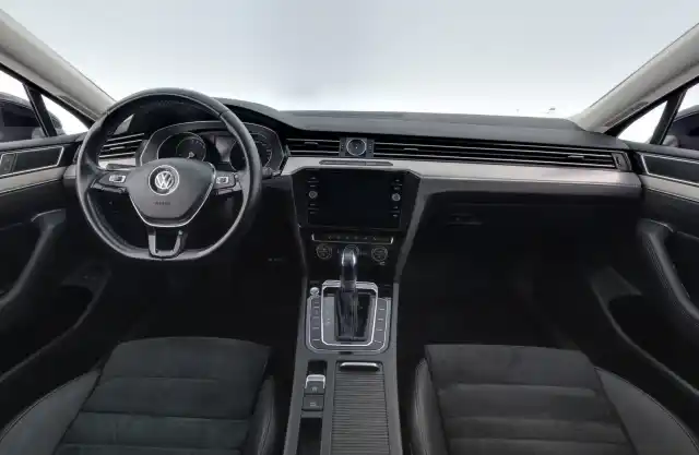 Musta Farmari, Volkswagen Passat – XRP-904