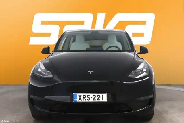 Musta Maastoauto, Tesla Model Y – XRS-221