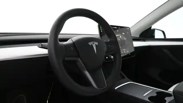 Musta Maastoauto, Tesla Model Y – XRS-221