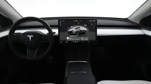 Musta Maastoauto, Tesla Model Y – XRS-221