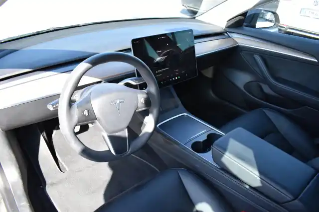 Musta Sedan, Tesla Model 3 – XRS-369