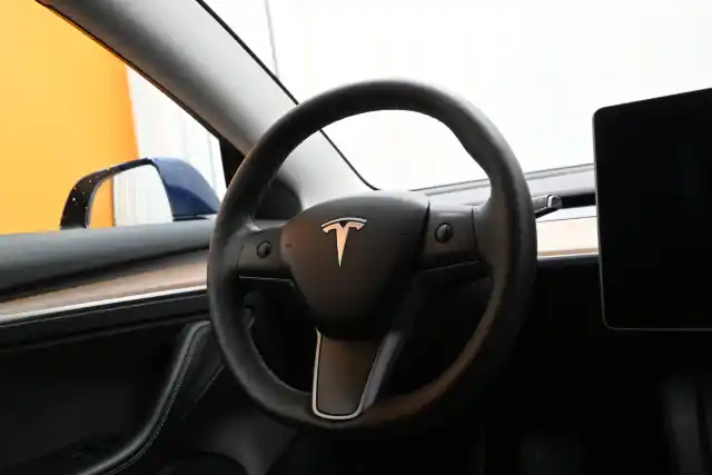 Sininen Sedan, Tesla Model 3 – XRS-408