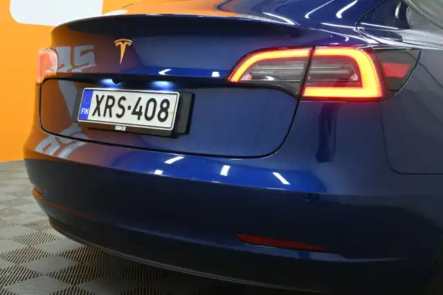 Sininen Sedan, Tesla Model 3 – XRS-408