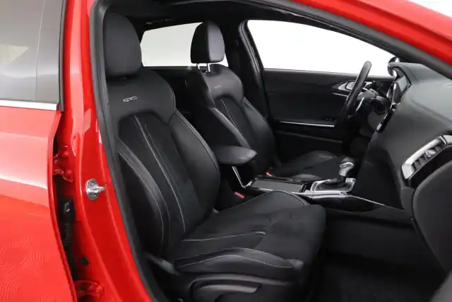 Punainen Farmari, Kia ProCeed – XRU-456