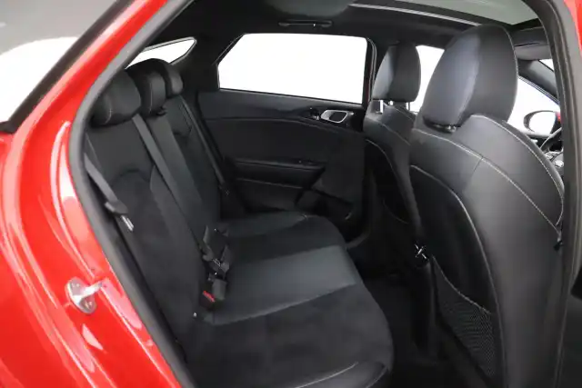 Punainen Farmari, Kia ProCeed – XRU-456