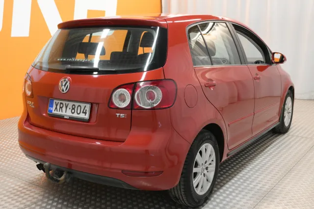Punainen Tila-auto, Volkswagen Golf Plus – XRY-804