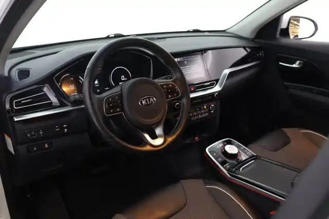 Valkoinen Farmari, Kia NIRO – XRZ-220