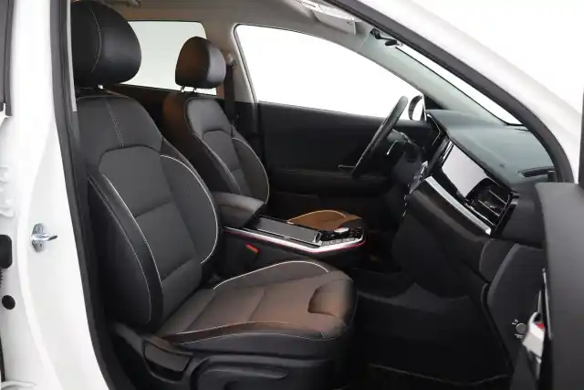 Valkoinen Farmari, Kia NIRO – XRZ-220