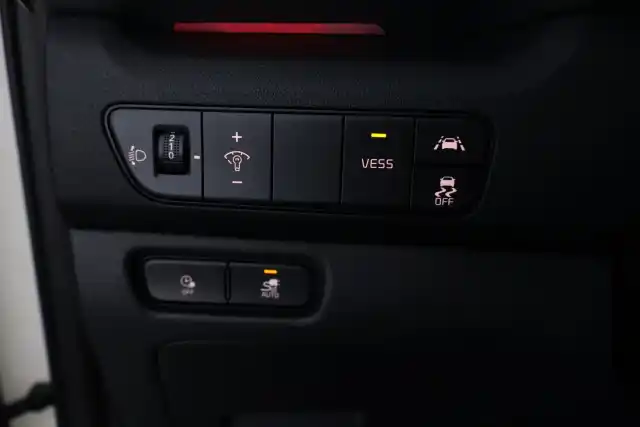 Valkoinen Farmari, Kia NIRO – XRZ-220