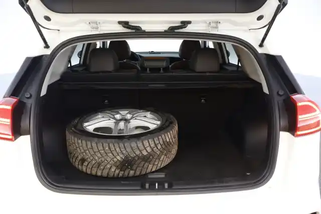 Valkoinen Farmari, Kia NIRO – XRZ-220