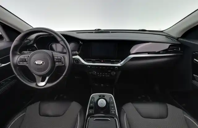 Valkoinen Farmari, Kia NIRO – XRZ-220