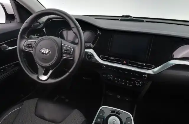 Valkoinen Farmari, Kia NIRO – XRZ-220