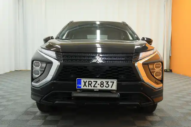 Musta Maastoauto, Mitsubishi Eclipse Cross – XRZ-837