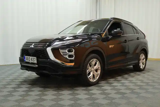 Musta Maastoauto, Mitsubishi Eclipse Cross – XRZ-837