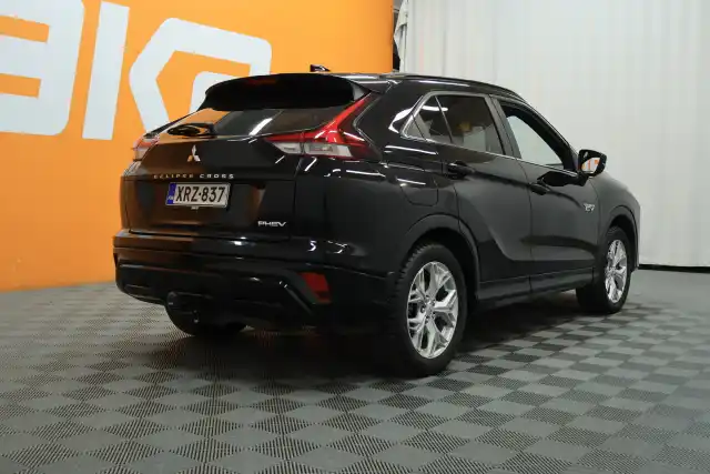 Musta Maastoauto, Mitsubishi Eclipse Cross – XRZ-837