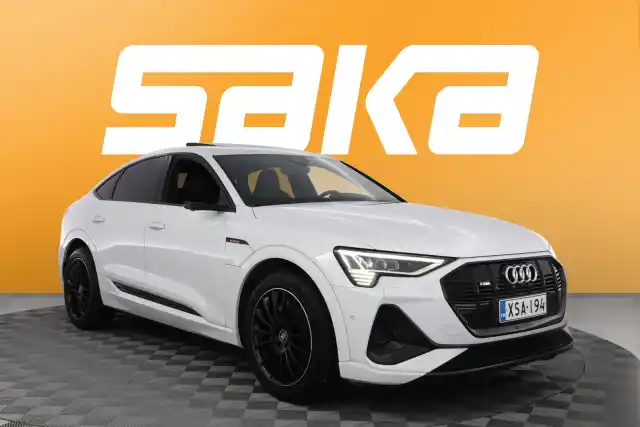 Valkoinen Maastoauto, Audi e-tron – XSA-194