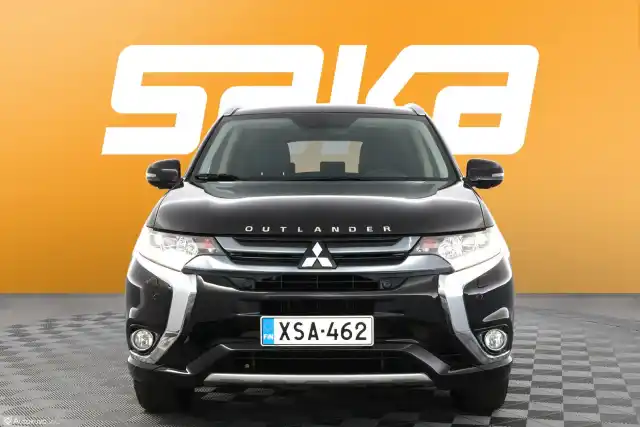 Musta Maastoauto, Mitsubishi OUTLANDER PHEV – XSA-462