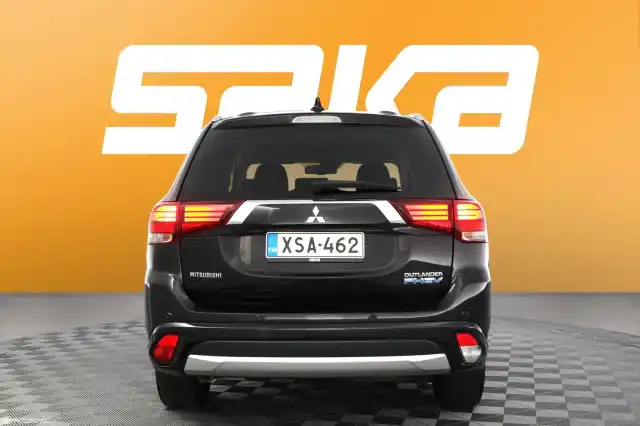 Musta Maastoauto, Mitsubishi OUTLANDER PHEV – XSA-462