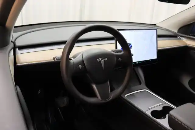 Sininen Maastoauto, Tesla Model Y – XSA-615