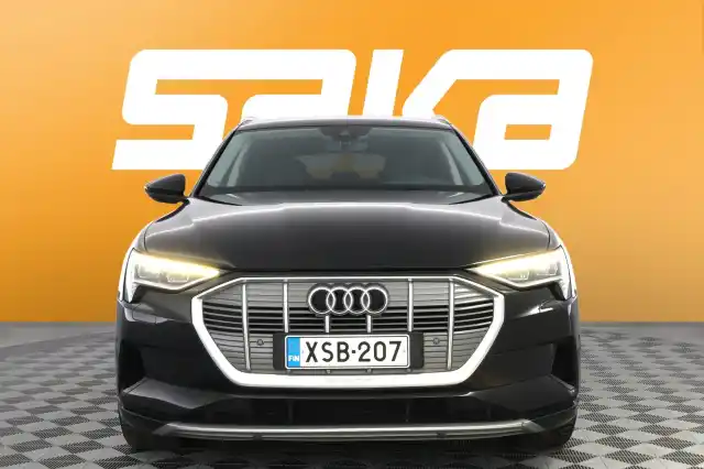 Musta Maastoauto, Audi e-tron – XSB-207