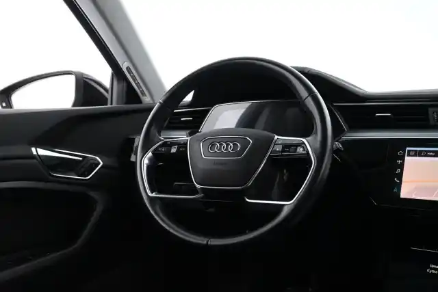 Musta Maastoauto, Audi e-tron – XSB-207